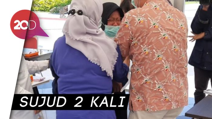 Momen Risma Sujud Sambil Nangis di Hadapan IDI, Kenapa?