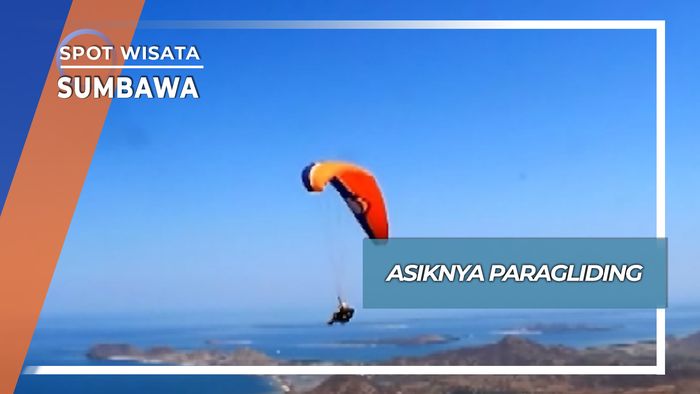 Aksi Penerbang Paragliding di Desa Mantar Sumbawa