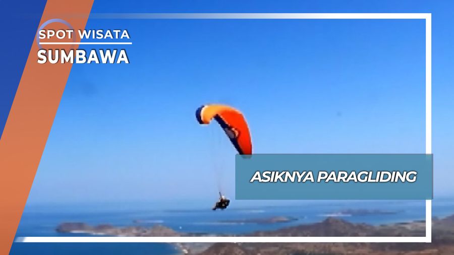 Aksi Penerbang Paragliding di Desa Mantar Sumbawa