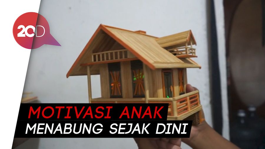 Perajin Subang Sulap Ribuan Tusuk Sate Jadi Celengan Miniatur Rumah