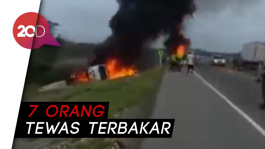 Detik-detik Truk Tangki Meledak Saat Warga Berebut BBM