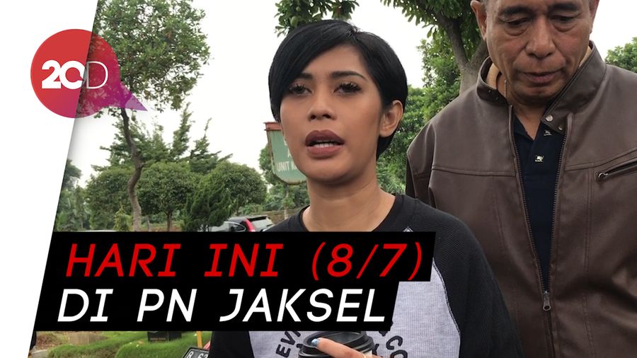 Karen Pooroe Resmi Bercerai dengan Arya Claproth