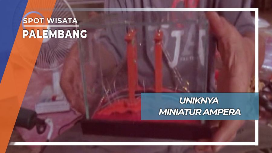 Pengerajin Miniatur Jembatan Ampera Palembang