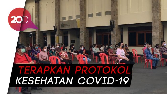 Melihat Suasana Misa Terbatas di Gereja Katedral Jakarta