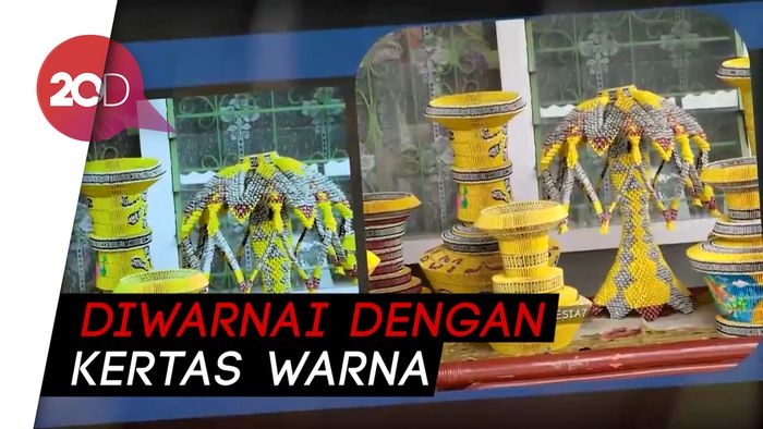 Keren! Kreasi Guci dari Kartu Bekas