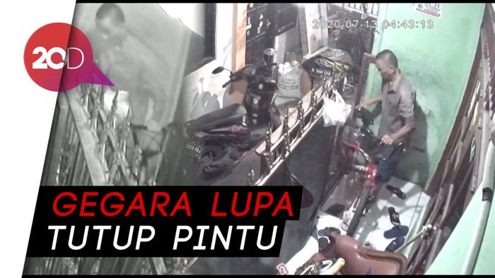 Aksi Santuy Maling Sepeda di Petamburan Terekam CCTV