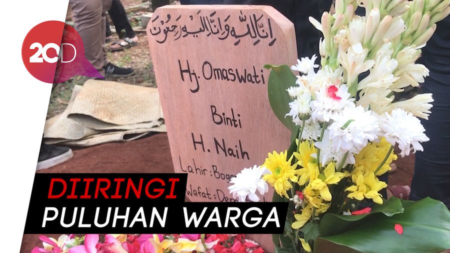 Keluarga Antar Omas ke Tempat Peristirahatan Terakhir 