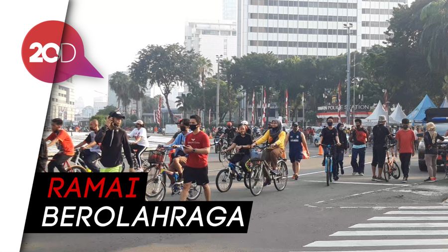 PSBB Transisi Diperpanjang, Warga Tetap Padati Bundaran HI di Minggu Pagi