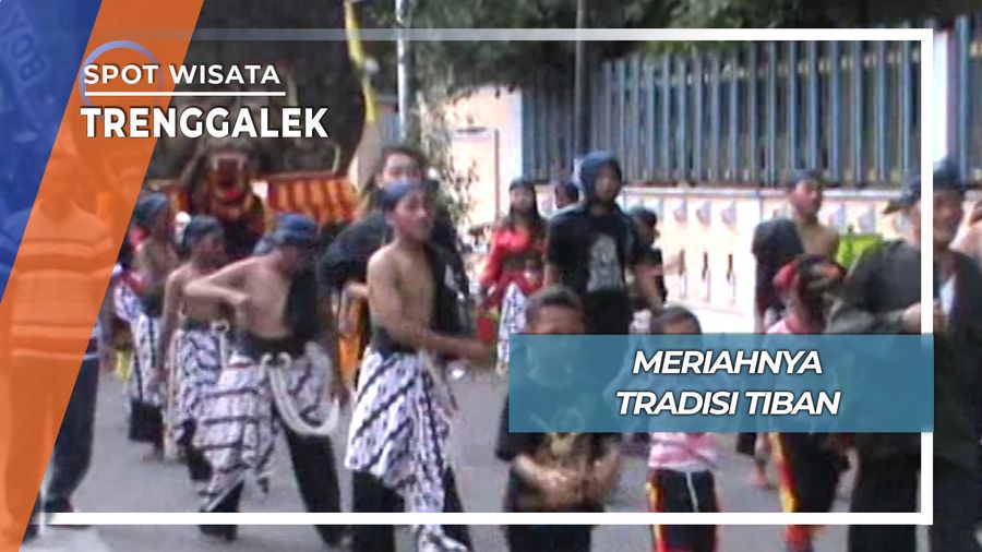 Tradisi Cambuk Meminta Hujan Trenggalek