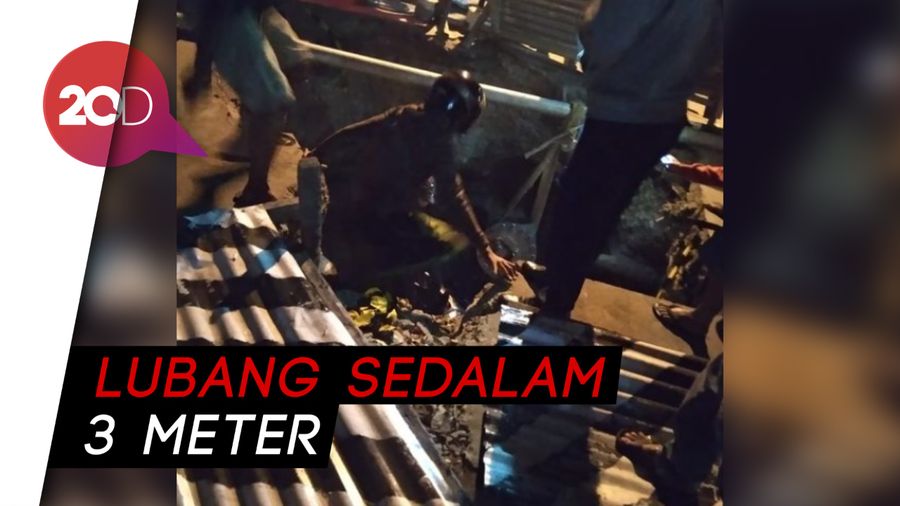Video Pemotor Terjerembab dalam Galian PDAM di Yogyakarta