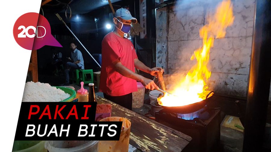 Icip-icip Nasi Goreng Warna-warni Khas Kedai Thole Kitchen