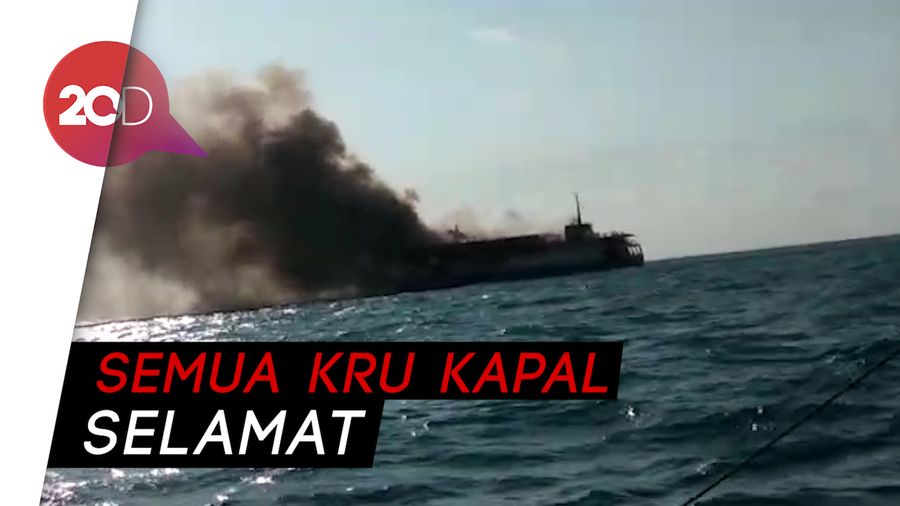 Video Evakuasi Penumpang KM Bahari yang Terbakar di Laut Jawa
