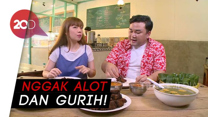 Bikin Laper: Perpaduan Nasi Uduk Daun Pisang dengan Babat Goreng