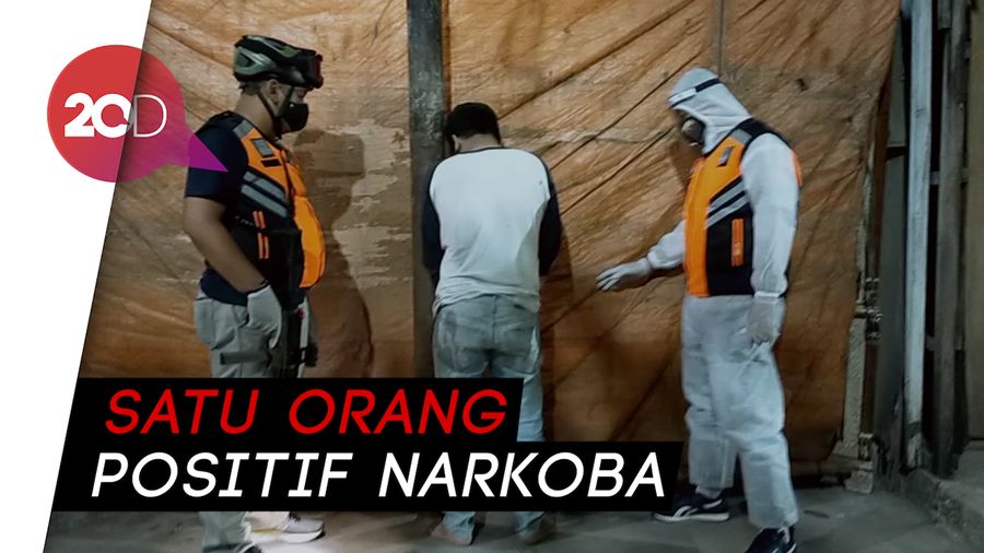 Langgar Jam Malam, Warga di Surabaya Dites Urine