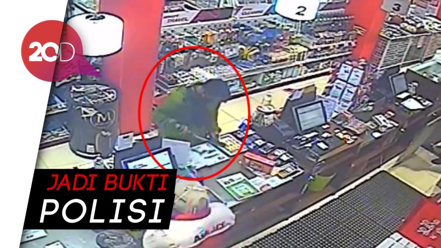 Eksklusif! Rekaman CCTV Editor Metro TV Beli Pisau