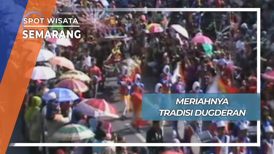 Pembagian Kue dari Tradisi Dugderan, Semarang