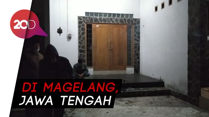 Suasana Rumah Duka Almarhum Sastrawan Ajip Rosidi
