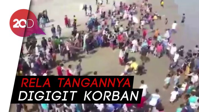 Aksi Heroik Dadan Selamatkan Wisatawan yang Ditelan Ombak