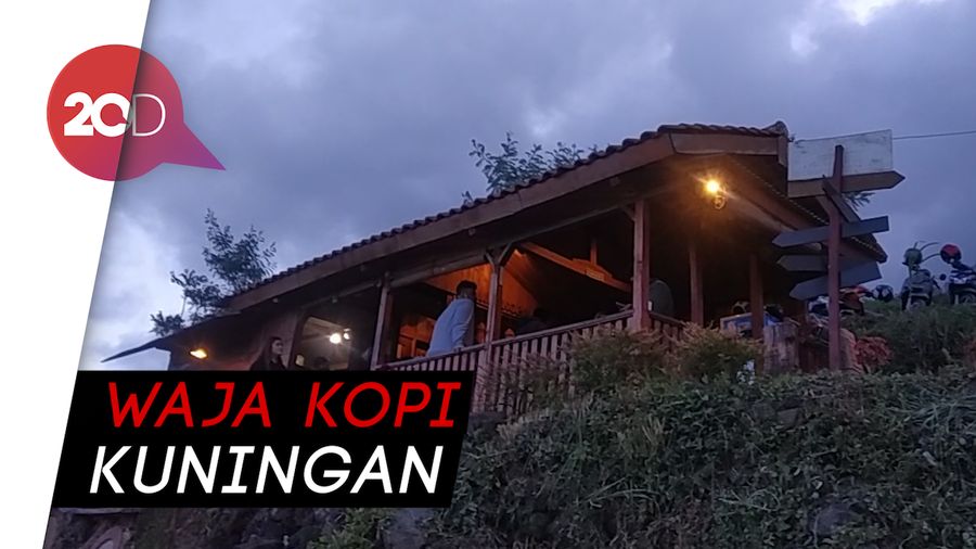 Minum Kopi Sambil Nikmati Senja di Kaki Gunung Ciremai