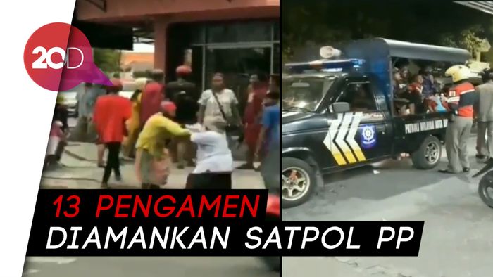 Video Perkelahian Emak-emak Pengamen di Mojokerto