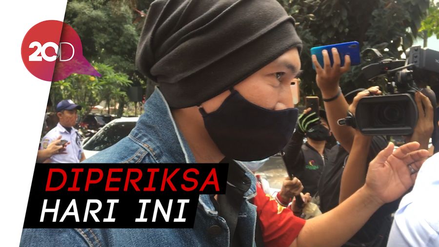 Anji Sambangi Polda Metro Jaya Terkait Kasus Klaim Obat Corona