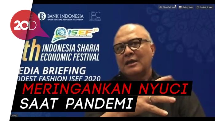 Itang Yunasz Rancang Baju New Normal yang Gampang Dicuci