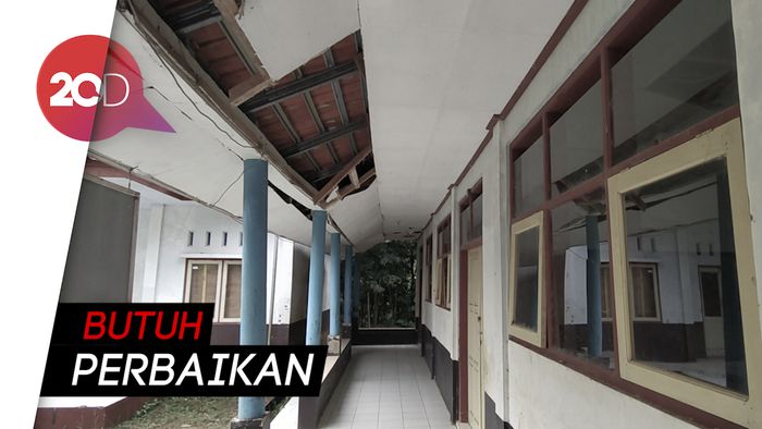 Bangunan Sekolah Dasar di Ciamis yang Rusak Berat