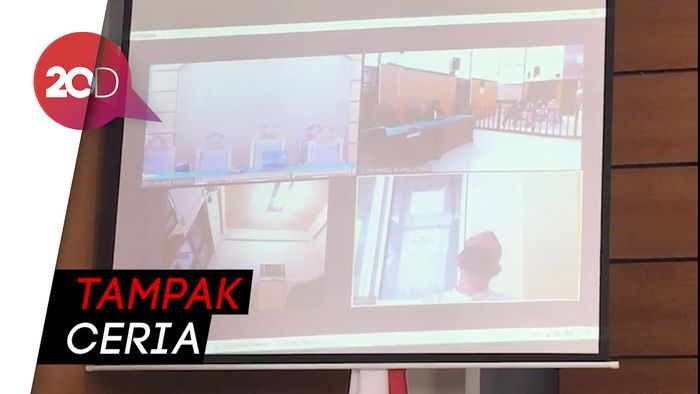 Video Vicky Prasetyo Lafalkan Shalawat Sebelum Sidang