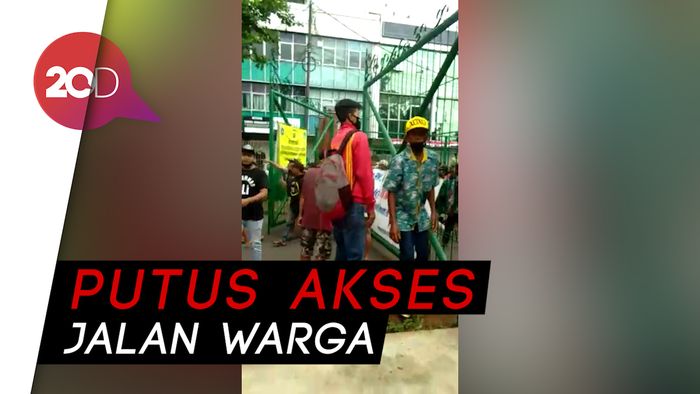 Warga Srengseng Protes Penutupan Jalan di Perumahan Intercone