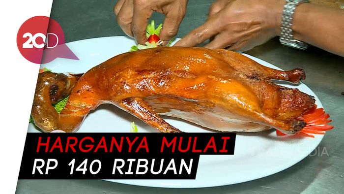 Bikin Laper: Santap Bebek Peking hingga Ayam Blacan