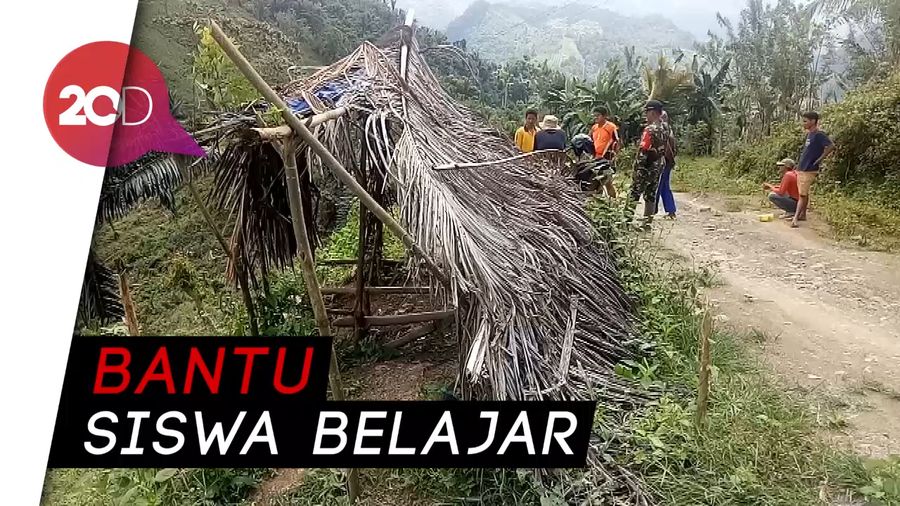 Melihat Pembangunan Tempat Belajar Daring di Tepi Jurang