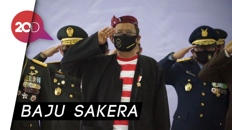 Ikut Upacara HUT ke-75 RI, Mahfud Md Pakai Baju Tukang Sate