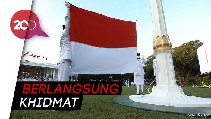 Penurunan Bendera Merah Putih Akhiri Rangkaian HUT ke-75 RI