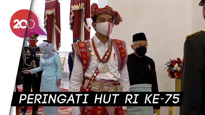 Penampilan Jokowi Berbaju Adat Timor Tengah Selatan di Istana Negara