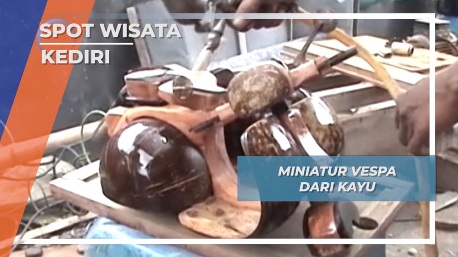 Kreasi Unik Kediri, Miniatur Vespa dari Kayu
