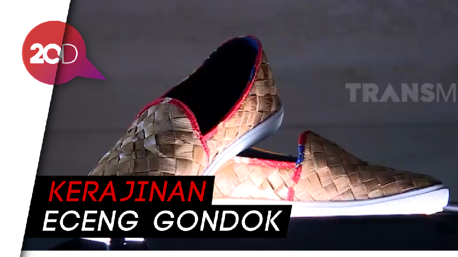 Ketika Eceng Gondok Disulap Jadi Sepatu Keren