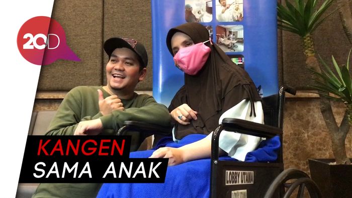 Indra Bekti Berkaca-kaca Lihat Istrinya Tetap Urus Anak saat Sakit