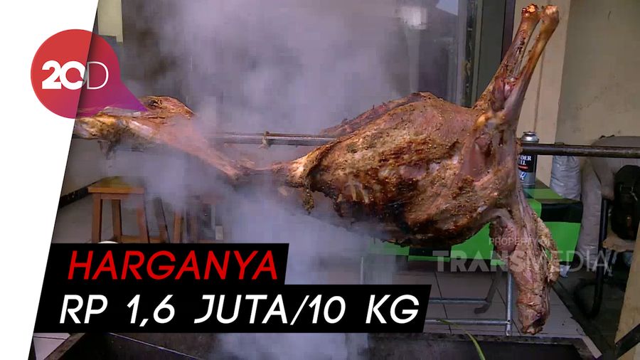 Bikin Laper: Santap Kambing Guling Satu Ekor