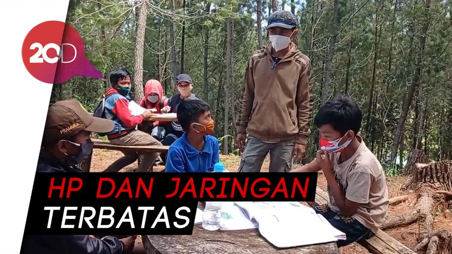Fasilitas Terbatas, Murid SD di Mamasa Belajar di Alam Terbuka