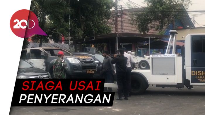 Personel TNI Siaga di Lokasi Penyerangan Polsek Ciracas