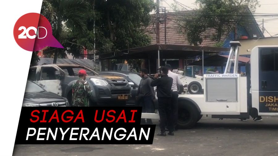 Personel TNI Siaga di Lokasi Penyerangan Polsek Ciracas