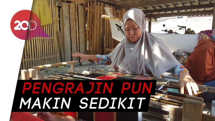 Geliat Pengrajin Sarung Suku Mandar Berjuang Kala Pandemi COVID-19