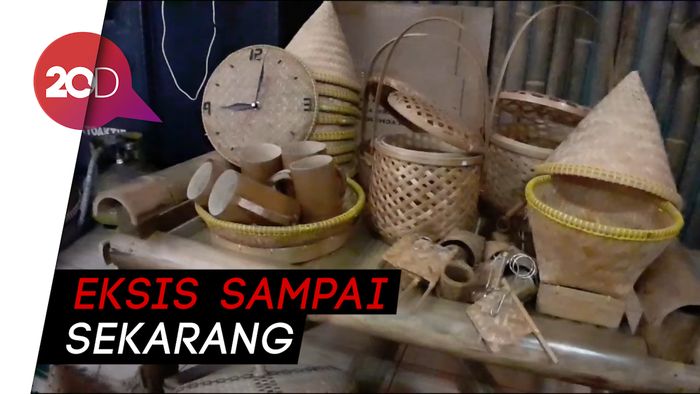 Kisah Kampung Perajin Anyaman Bambu di Sumedang