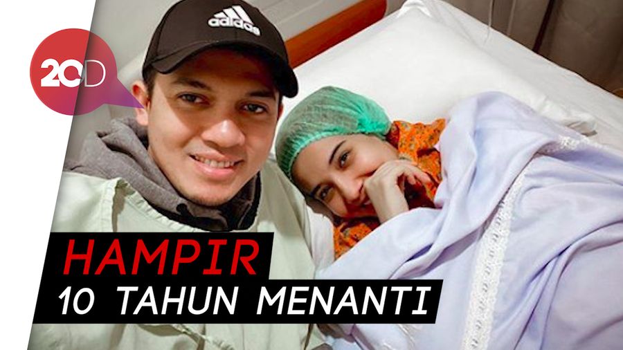 Zaskia Sungkar Umumkan Tengah Hamil Anak Pertama
