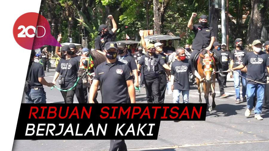 Naik Kuda, Pasangan Bajo Rival Gibran di Pilkada Solo Daftar ke KPU