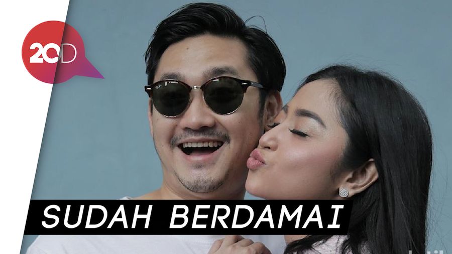 Batal Cerai, Begini Momen Dewi Perssik Mesra dengan Suami
