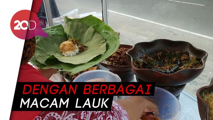Nikmatnya Nasi Berkat Bungkus Daun Jati Khas Pacitan