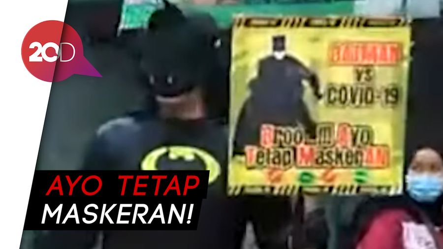 Batman Blusukan ke Pasar Tradisional untuk Bagi-bagi Masker