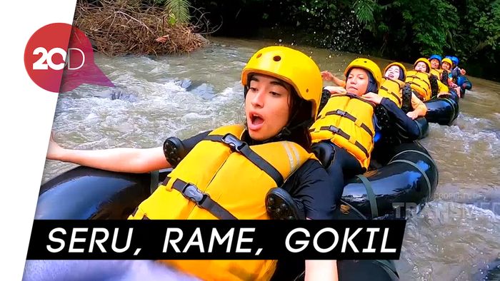 Celebrity on Vacation: Main River Tubing di Cikal Adventure
