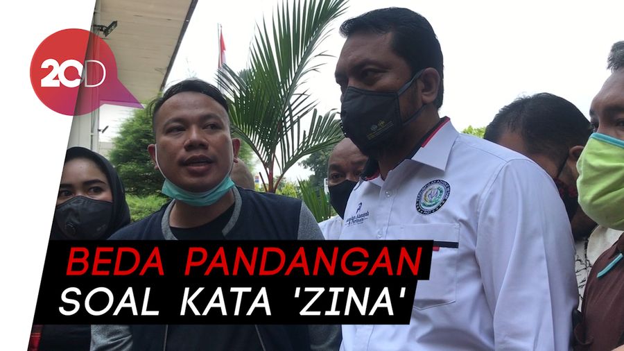 Momen Vicky Prasetyo Disentil Majelis Hakim saat Berdebat dengan Saksi